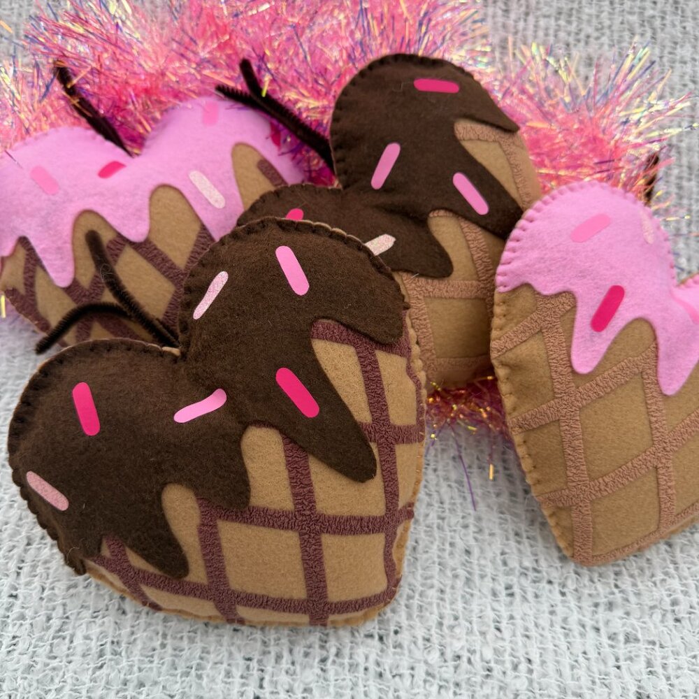 Waffle felt heart wreath attachment/ Valentine decor/ home decor/ one heart